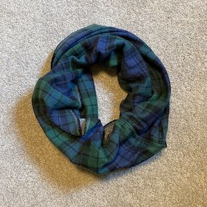 Infiniti scarf